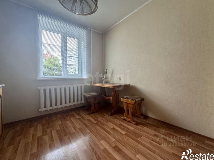 2-комн квартира улица 60 лет Октября, 4,  д. 4